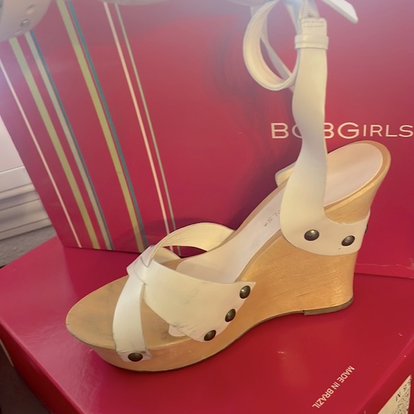 BCBGirls Shoes - BCBG Platform White Sandal Sz 6
